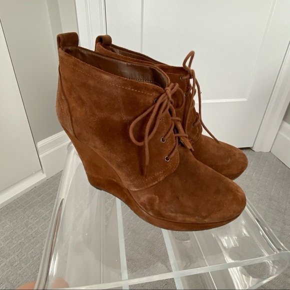 ⛄️ Brown Wedged Booties​​​​​​ - Picture 2 of 4